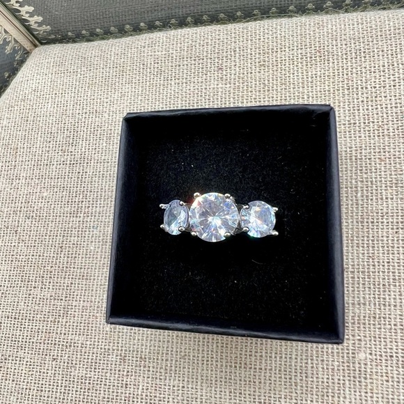 NIB 925 Sterling Silver & Zircon Engagement Wedding Anniversary Ring Size 8 - Picture 2 of 16